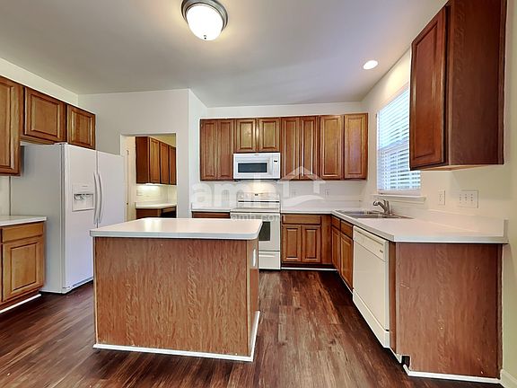 3rd image of 6215 Elderbush Dr