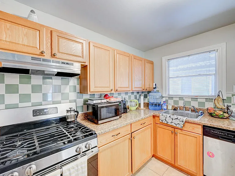 4311 Ione St — Photo 14