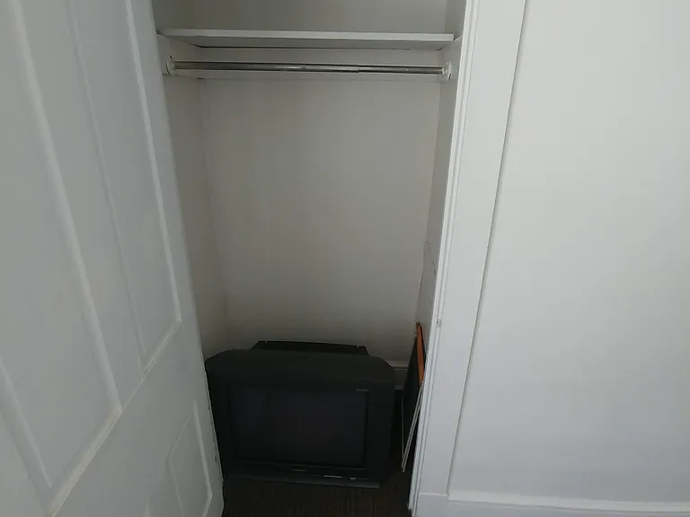34 E Walnut St #C — Photo 17