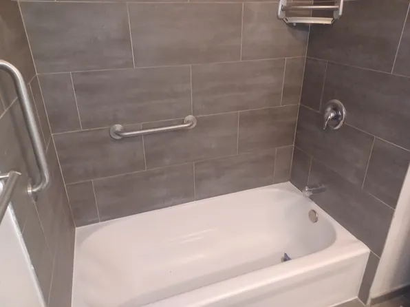 8729 45th St APT 2, Lyons, IL 60534