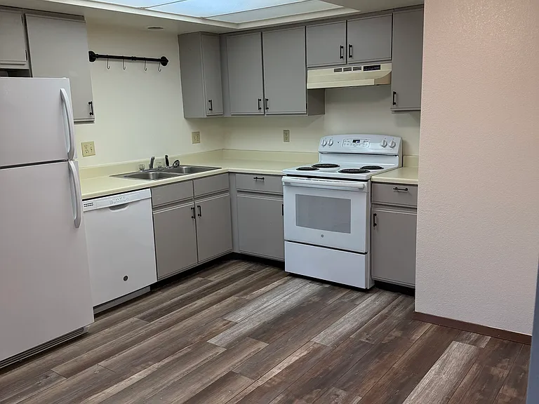 5208 Sunset Dr — Photo 5
