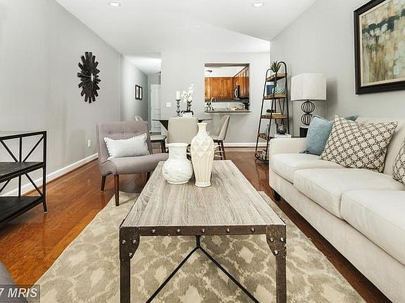 4th image of 115 N Lee St APT 212