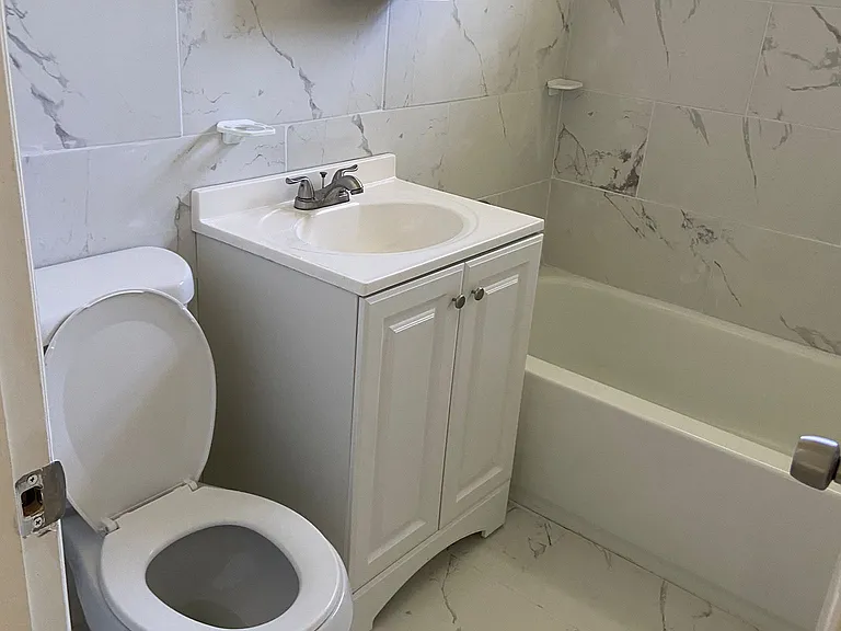 1421 NE 148th St #2-G — Photo 5