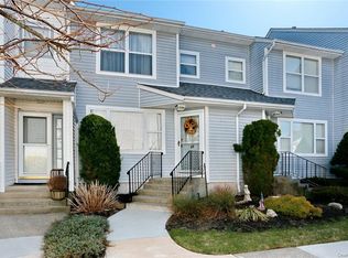 13 Trafalgar Ct, Nanuet, NY 10954