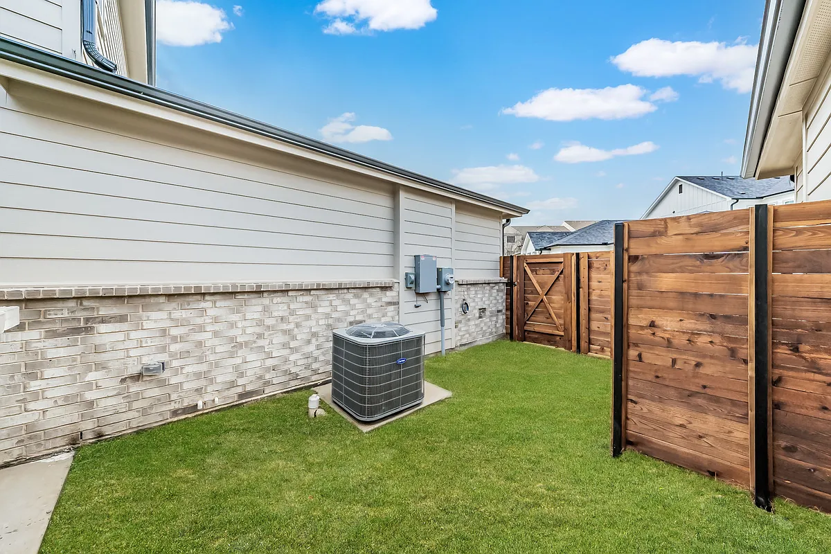 Building Photo - 9613 Thorncrown Ln