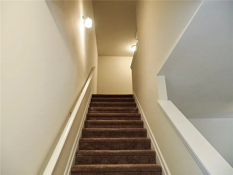 30 Laurel Dr E — Photo 16