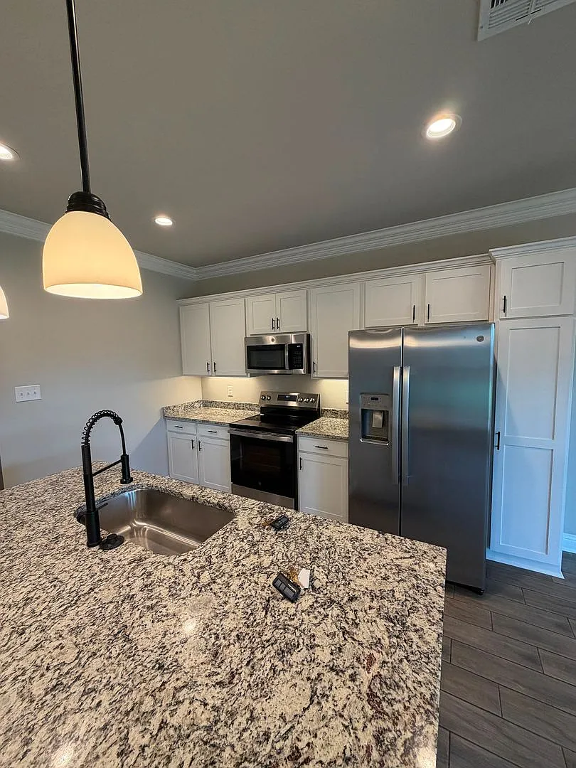 4 Bedroom 2 Bathroom in Canes Landing — Photo 1