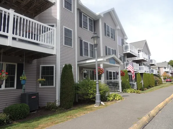 27 Green Leaves Dr Unit 722, Amherst, MA 01002