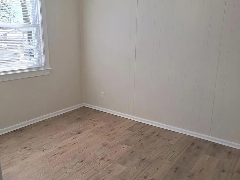 403 Trenton Ct — Photo 8