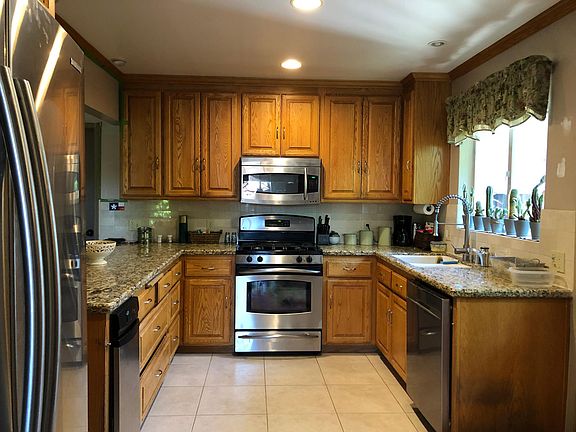 4th image of 203 S Burnaby Dr