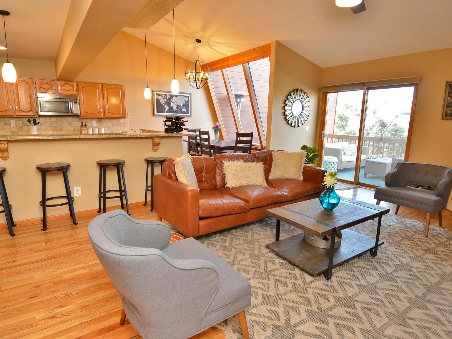 3 bed, 2317 sqft, $3,350 — Photo 4