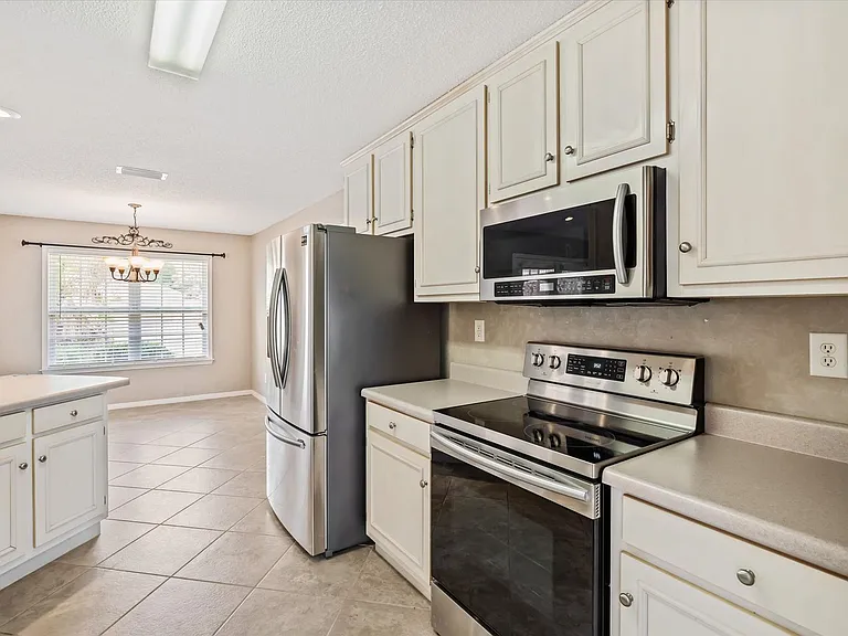 3709 Seleste Dr — Photo 6