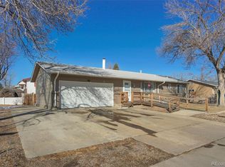 998 Nucla St, Aurora, CO 80011