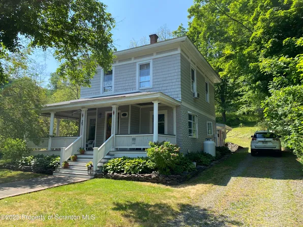 25 Oak St, Nicholson, PA 18446