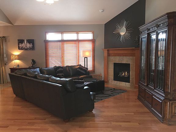 Living Room with fireplace