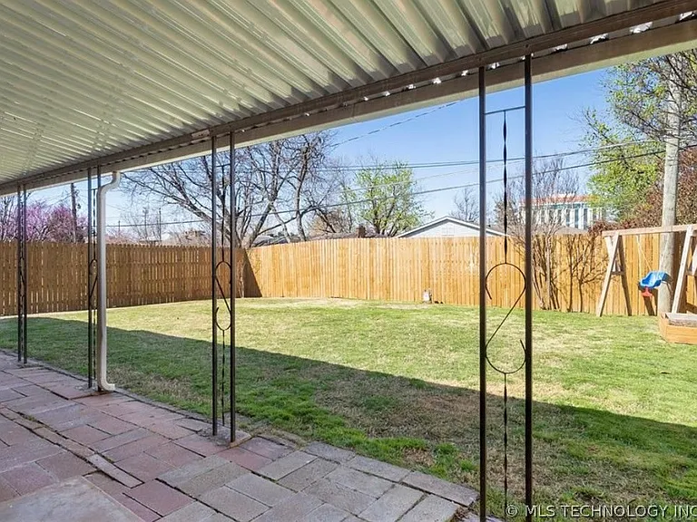 2426 S Louisville Ave — Photo 33
