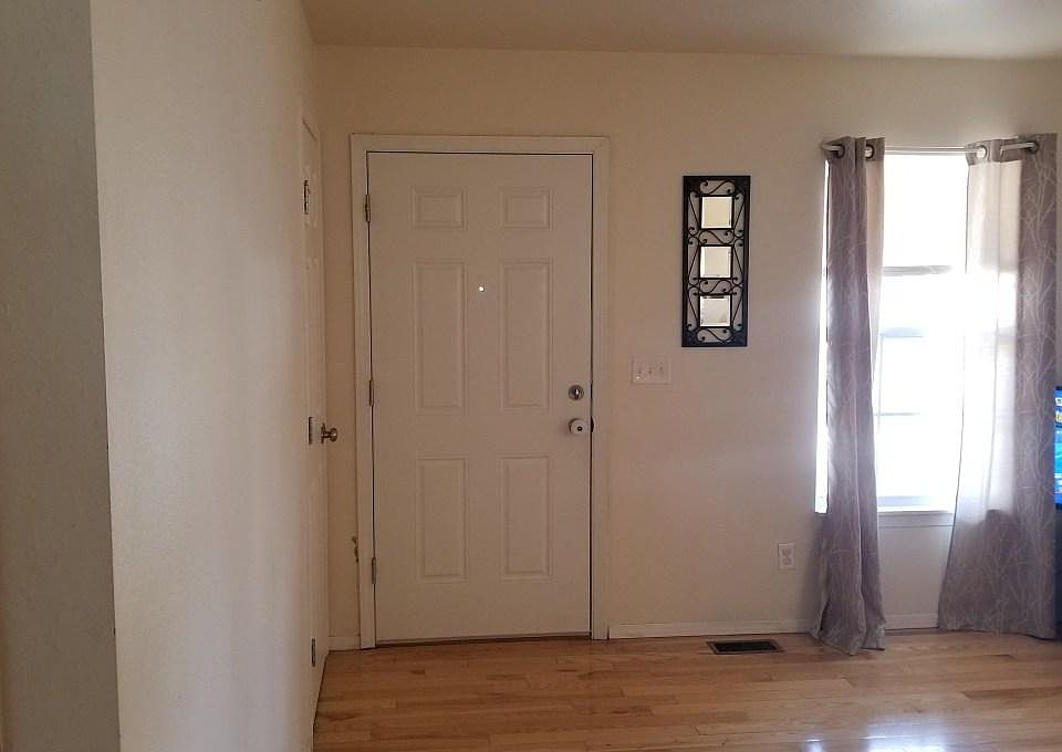 2nd image of 606 S Laurel Ave