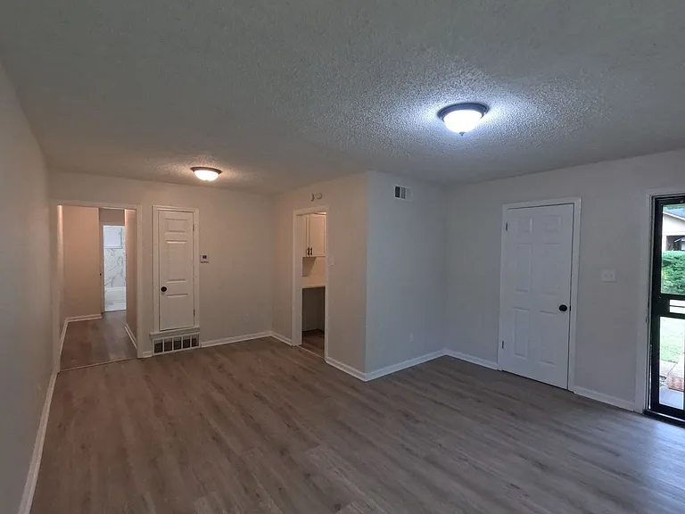 3115 Carnes Ave — Photo 4