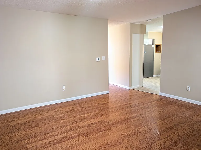 5253 Vernadale Dr — Photo 14