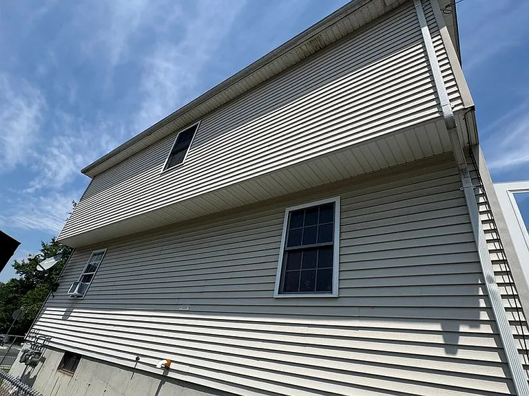 825 Worthington St — Photo 1