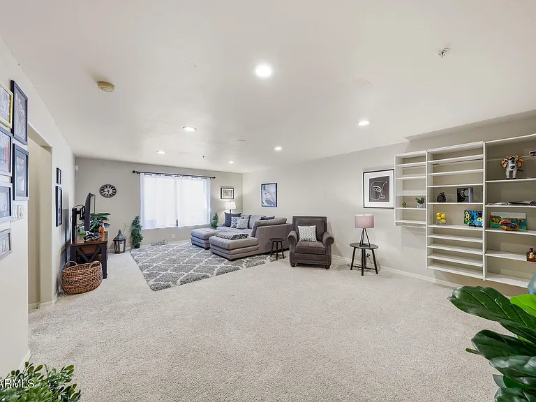 7642 E Hartford Dr — Photo 33