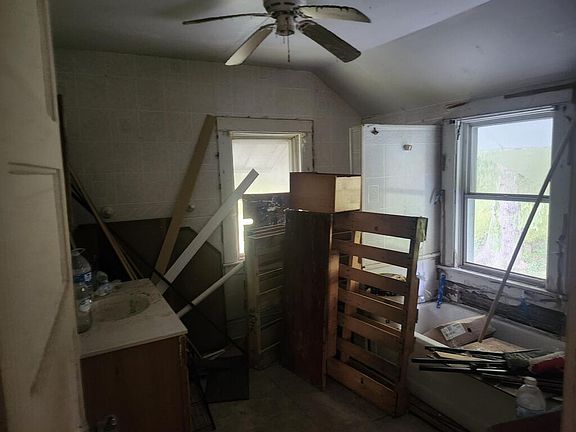 12th image of 1802 Marshall St
