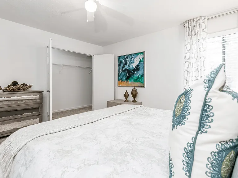 Regency Park Apartment Homes — Photo 11