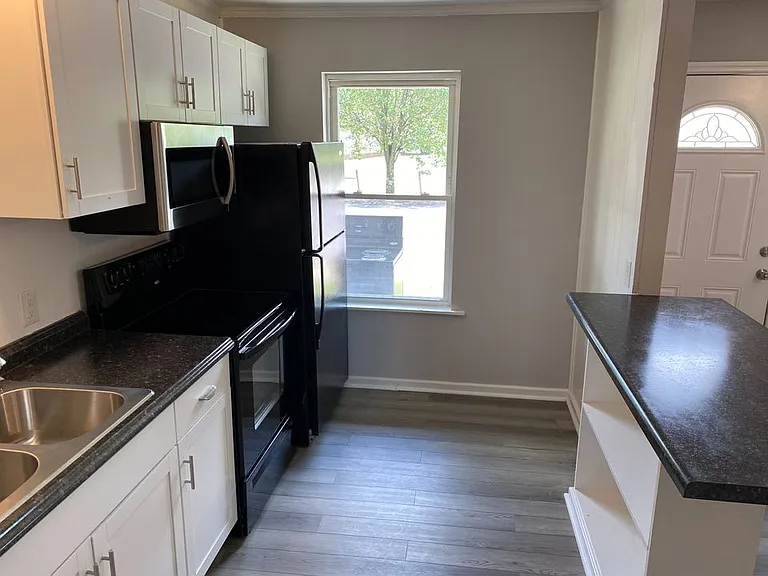 1006 W Main St #2 — Photo 3