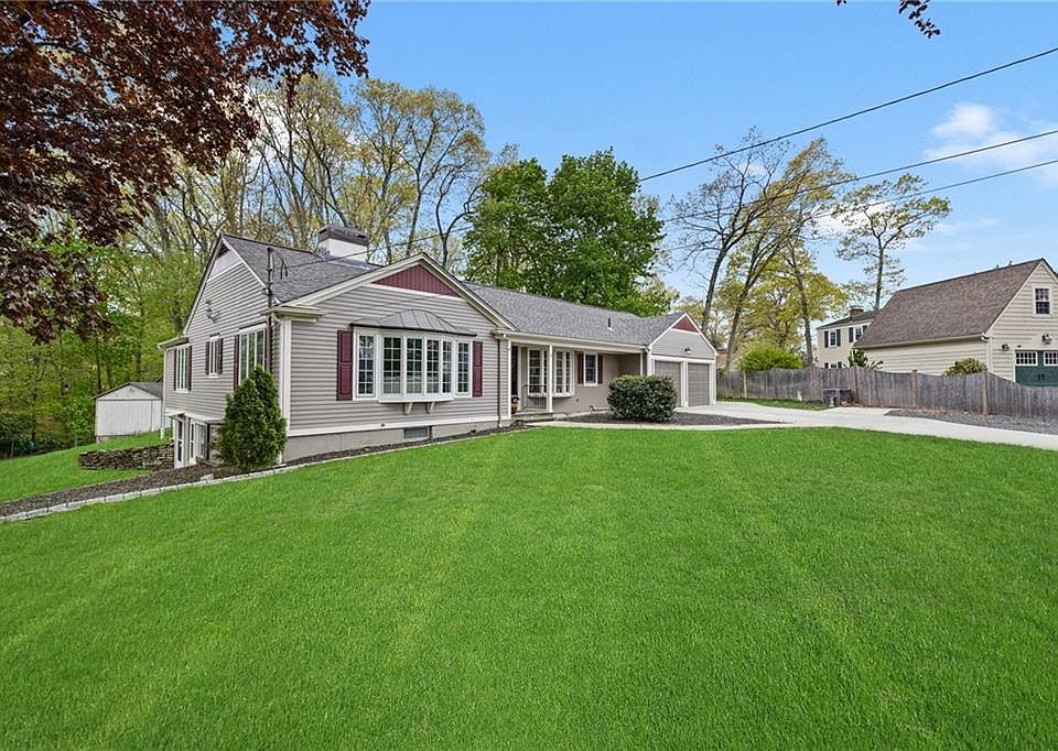 2 Huckleberry Ct, Warwick, RI 02888 Zillow