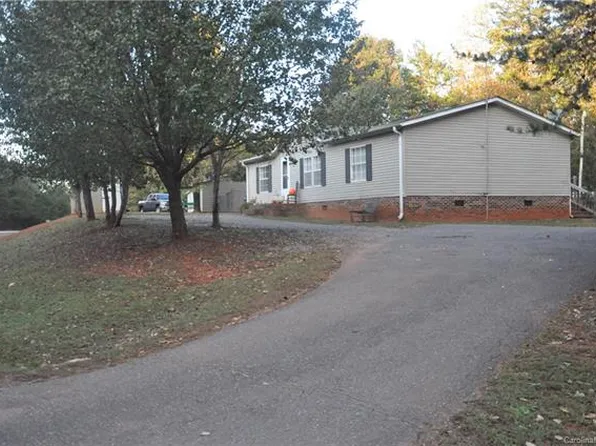 1245 Forest Ridge Dr, Bessemer City, NC 28016