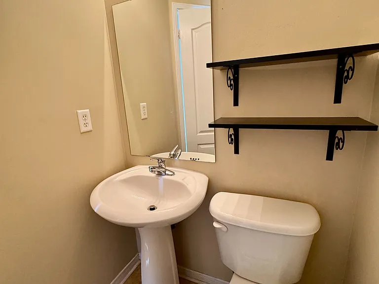 41 Yale Ln — Photo 8