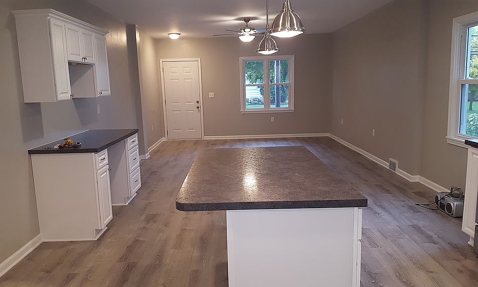 2nd image of 194 Aurora St