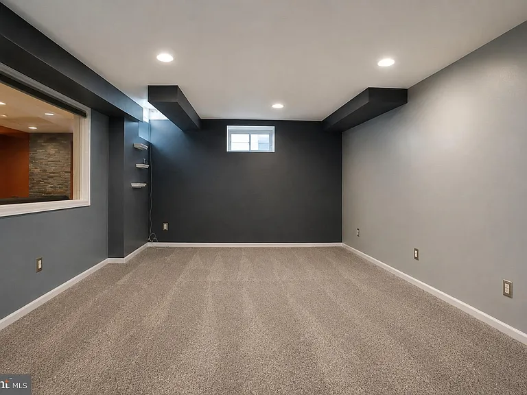 33 Farmington Ct — Photo 25