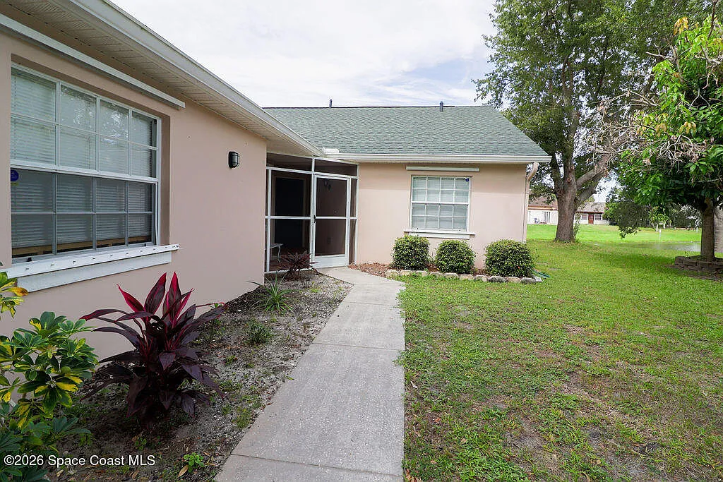 2 bed, 2.0 bath, 1317 sqft, $2,000 — Photo 2