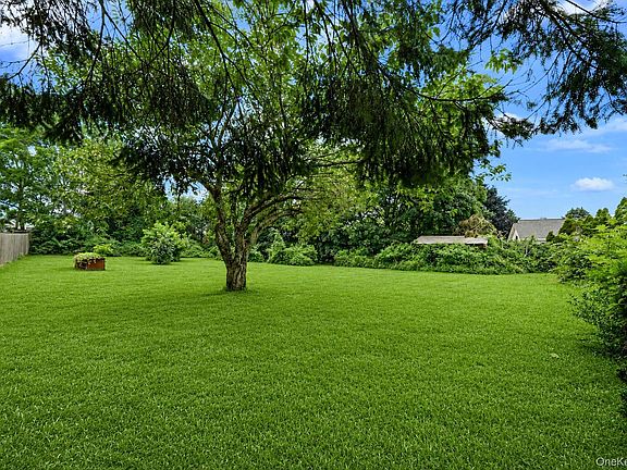 4th image of 685 Village Lane