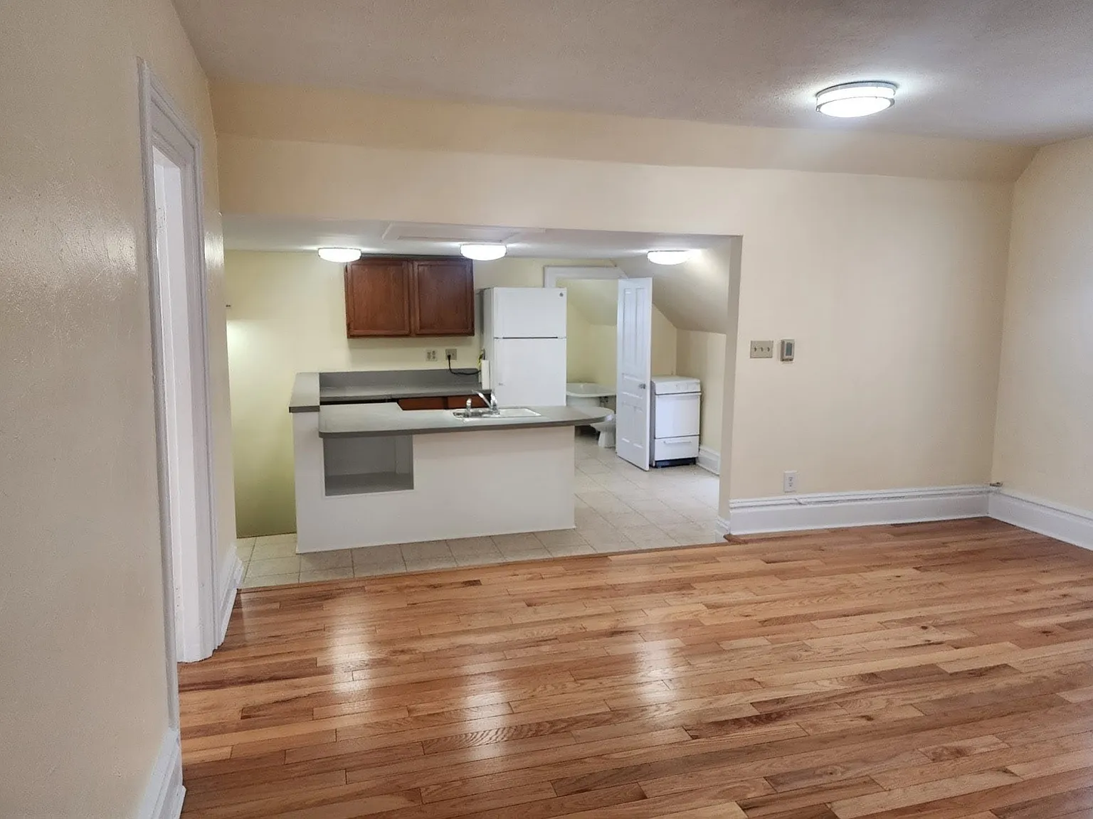 701 Lyon St NE — Photo 4