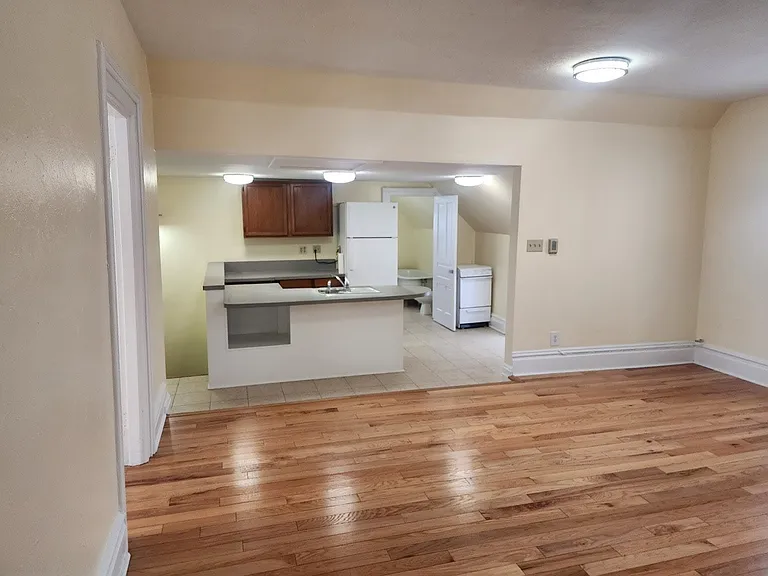701 Lyon St NE — Photo 4