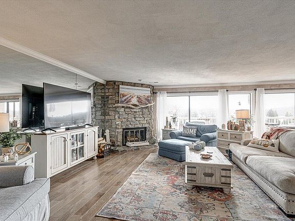 2nd image of 4319 Lakeshore Ln Unit 207