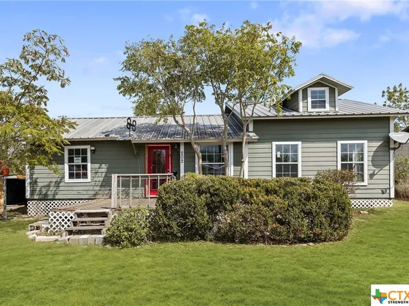 202 Latham Cir, Holland, TX 76534