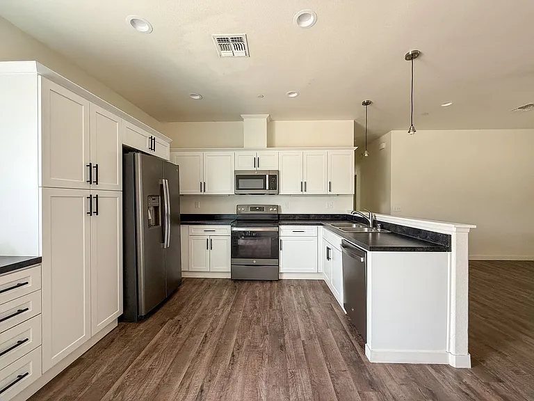 6944 Woodward Ave — Photo 6