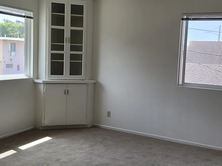 FAMILY ROOM, 2ND FLOOR