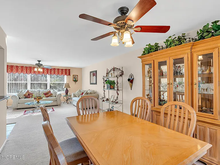 10 Mistletoe Ct — Photo 3
