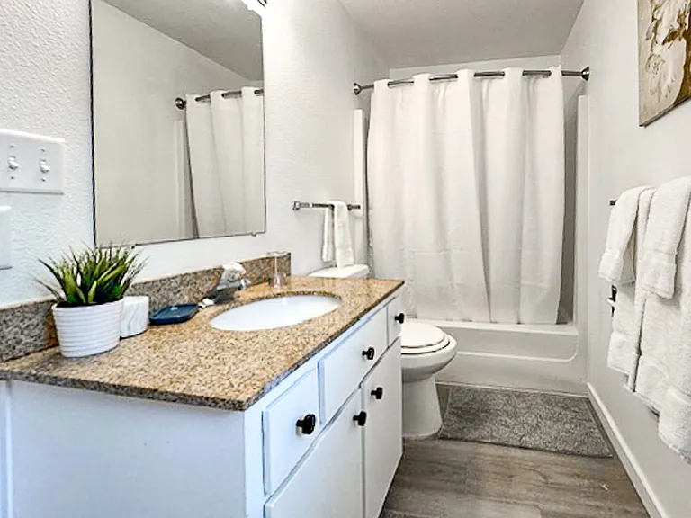 Latah Apartments — Photo 16