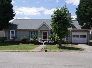 1505 Lewisburg Pointe Dr, Clemmons, NC 27012