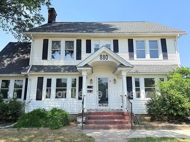 3 bed, 2.0 bath, $2,000 — Photo 1