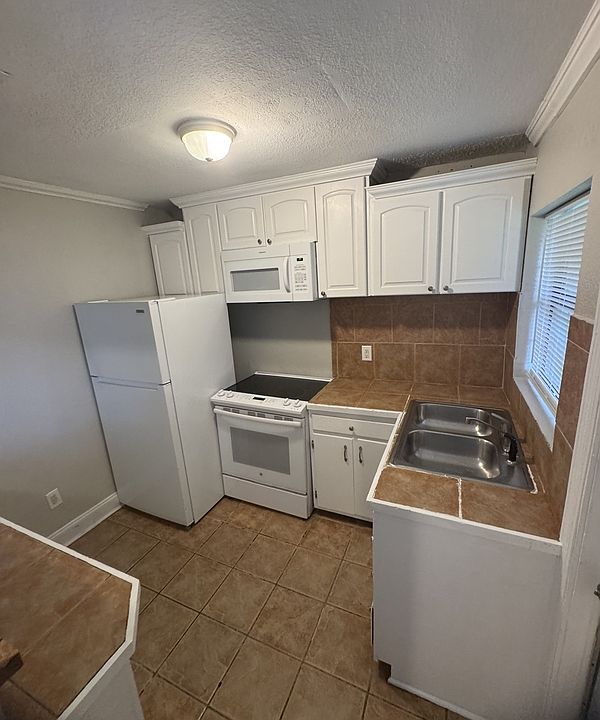 1st image of 2802 Southwood Dr