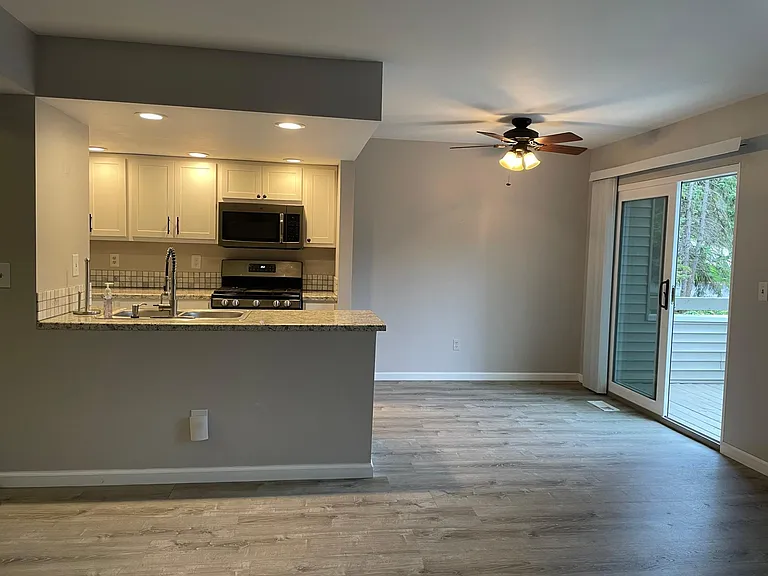Chapshire Dr SE — Photo 1