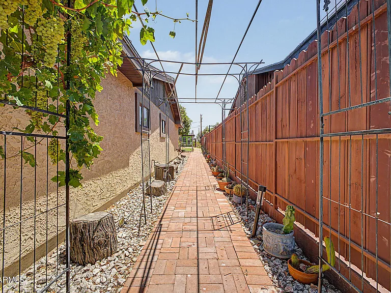 1221 E Mescal St — Photo 18