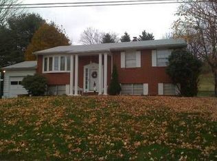 830 Elizabeth Dr, Orwigsburg, PA 17961