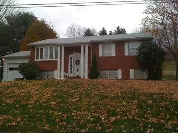 830 Elizabeth Dr, Orwigsburg, PA 17961